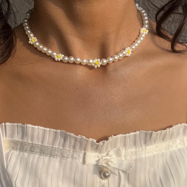 Aesthetic White Pearl Choker Necklace For Women