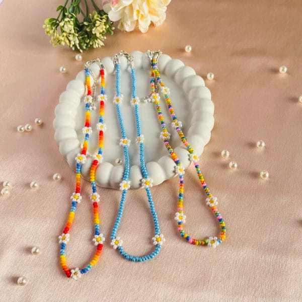 Aesthetic Korean Beaded Necklace | Daisy Necklace